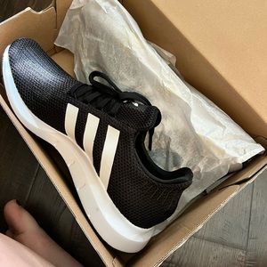 NWT womens adidas size 11